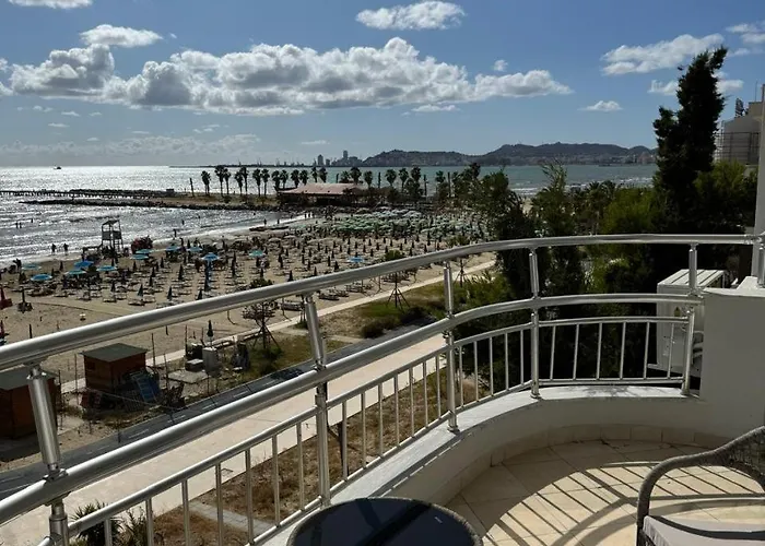 Sandy Vibes Aparthotel Durrës